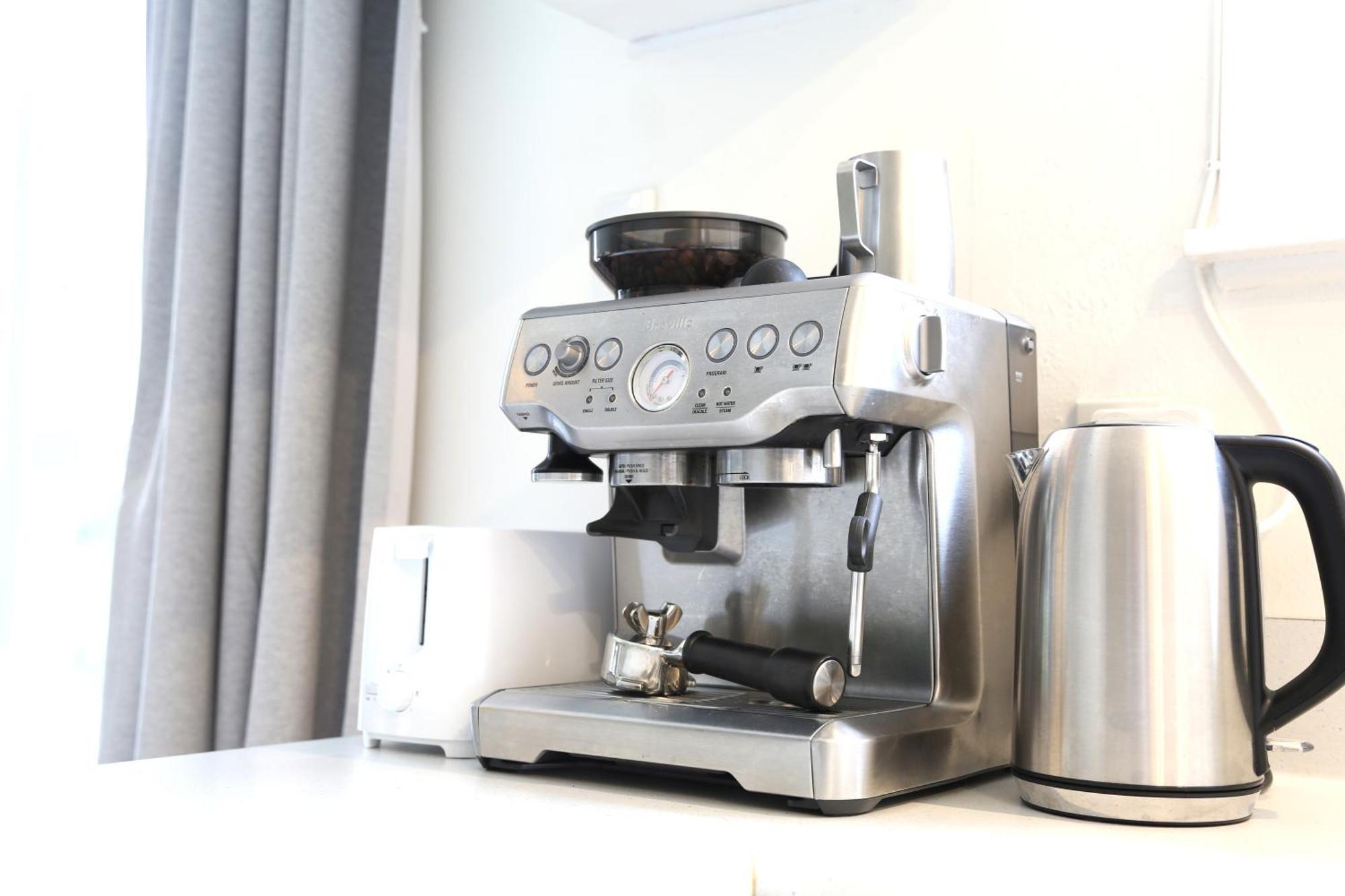 Skyline Haven - Entire Apartment - Free Parking, Espresso, Netflix - 15M To Cbd, Stadium, Ferry Wellington Exterior photo